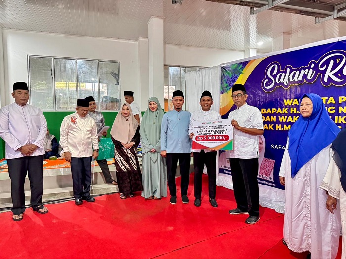 Safari Ramadan di Pekanbaru, Wali Kota dan BRK Syariah Serahkan Bantuan di Masjid Baitul Amanah