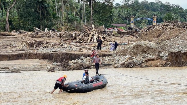Update Banjir Sumatra: Pengungsi Hampir 1 Juta, Korban Jiwa Capai 969 Orang