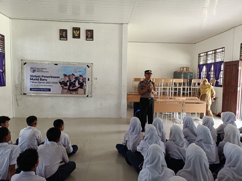 Kanit Binmas Polsek Pujud Kenalkan SPMB SMA Kemala Taruna Bhayangkara kepada Siswa Kelas IX