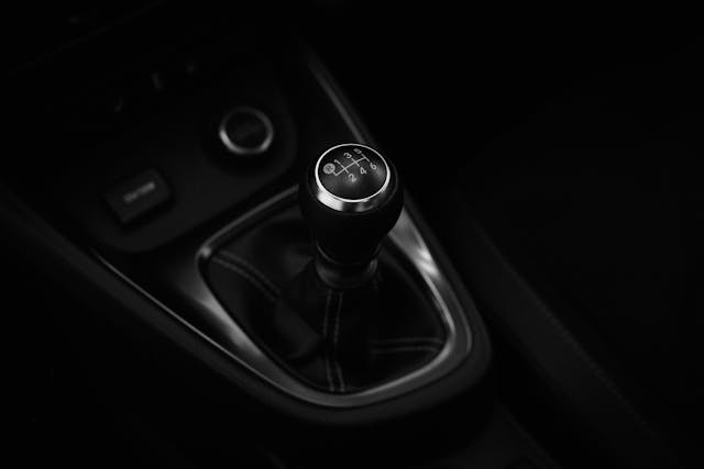 5 Ciri-Ciri Sistem Transmisi Mobil Bekas yang Harus Segera Diperbaiki