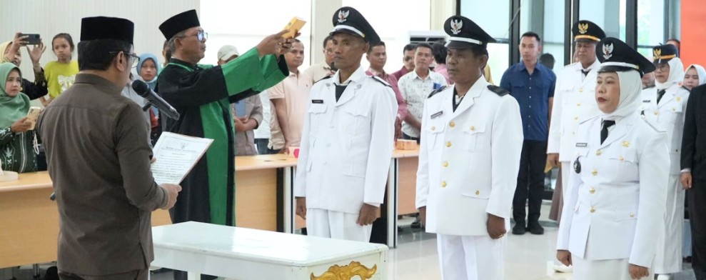 Sekda Kuansing Kukuhkan Plt Camat dan Lantik Kepala Desa di Dua Kecamatan