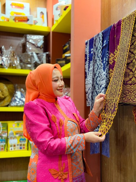 Pesona Rokan Hilir Memukau Panggung Kriyanusa 2026, Tatik Sri Rahayu: Budaya Adalah Fondasi Ekonomi Kreatif