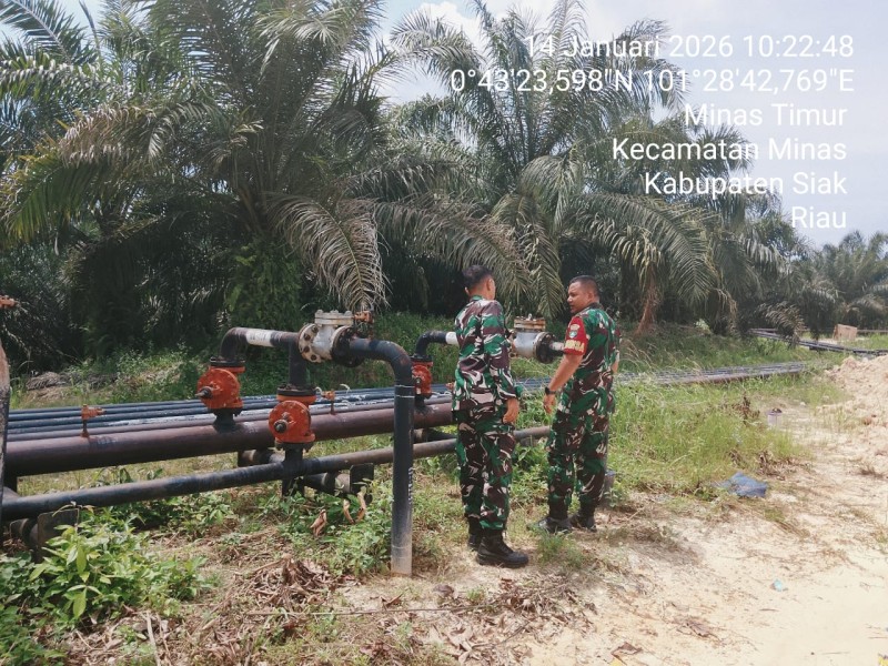 Babinsa Serda Mayus Maruli dan Koptu Salomo Sembiring Laksanakan Patroli Penguatan Binter di Minas Field
