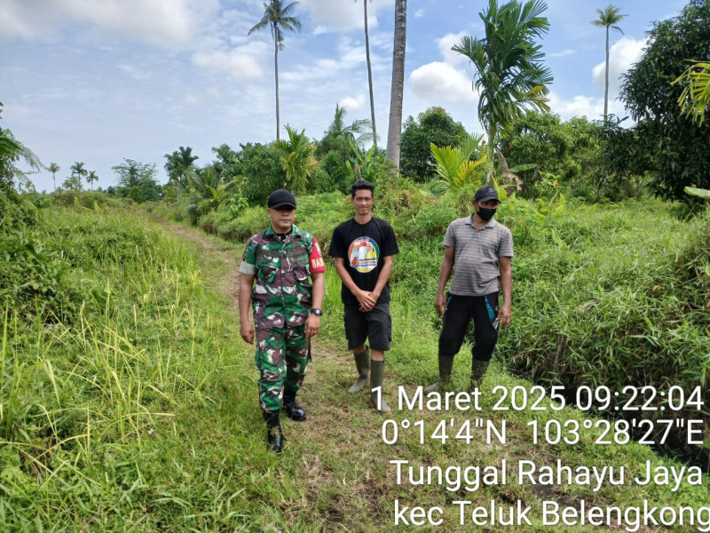 Babinsa Koramil 06/Kateman Kembali Patroli Karhutla di Desa Tunggal Rahayu Jaya