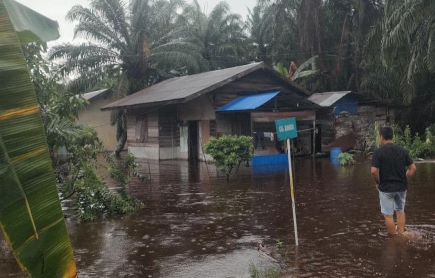 Hujan Deras Guyur Dumai, Ratusan Rumah Terendam Banjir – Warga Sesalkan Program Pemerintah yang Tak Perhatikan Hilir