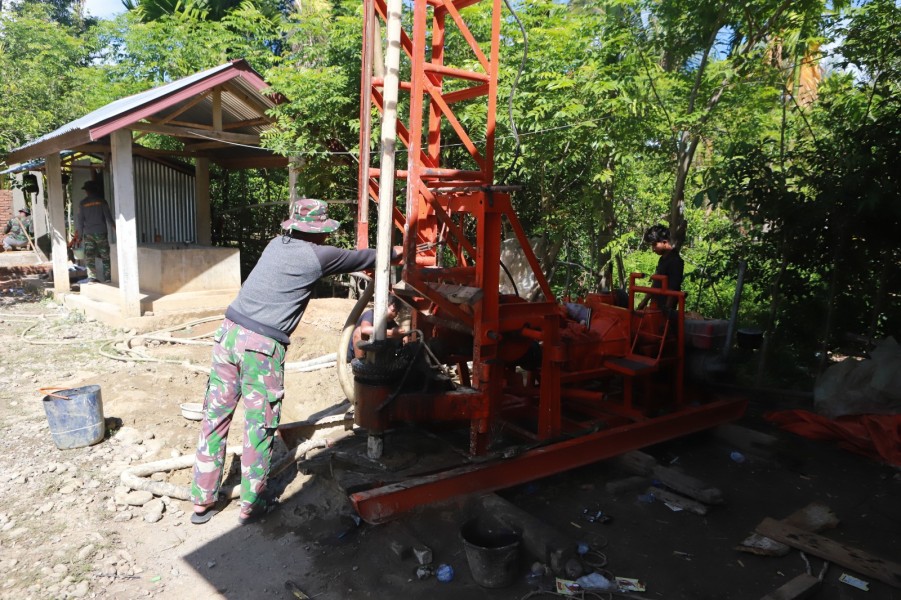 Tembus Medan Sulit Demi Air Bersih, Satgas TMMD 129 Kodim 0102/Pidie Tak Kenal Lelah