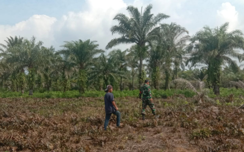 Babinsa Mundam Patroli Rutin di Wilayahnya