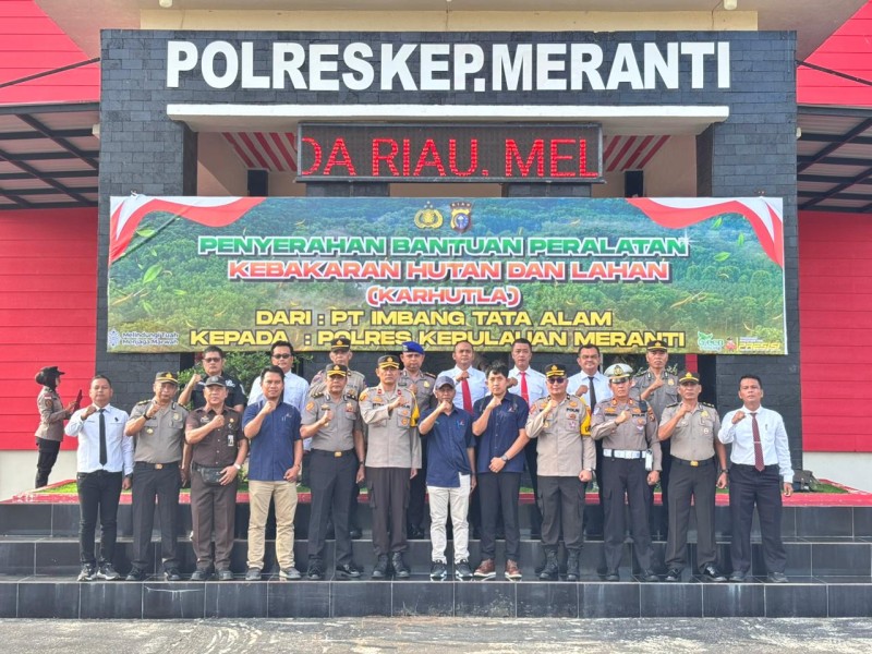 Polres Meranti Terima Bantuan Peralatan Karhutla dari PT Imbang Tata Alam, Perkuat Kesiapsiagaan Cegah Kebakaran