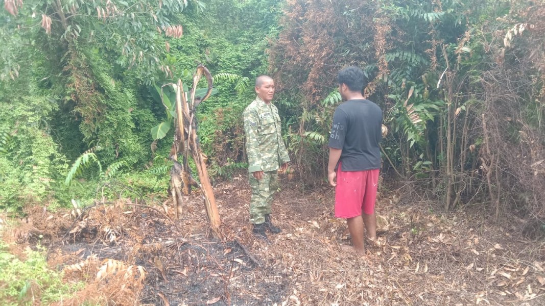 Babinsa Koramil 03/Sungai Sembilan Intensifkan Patroli Karhutla di Lahan Gambut Basilam Baru