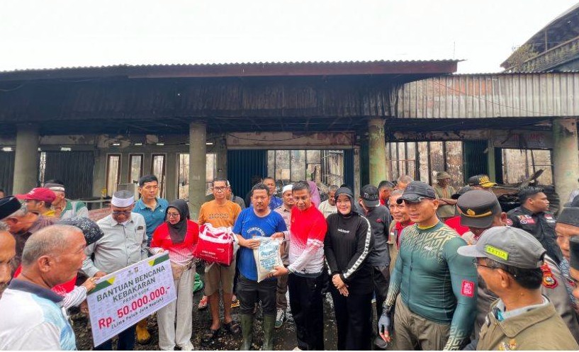 Bupati dan Wakil Bupati Kampar Kunjungi Lokasi Kebakaran di Kuok