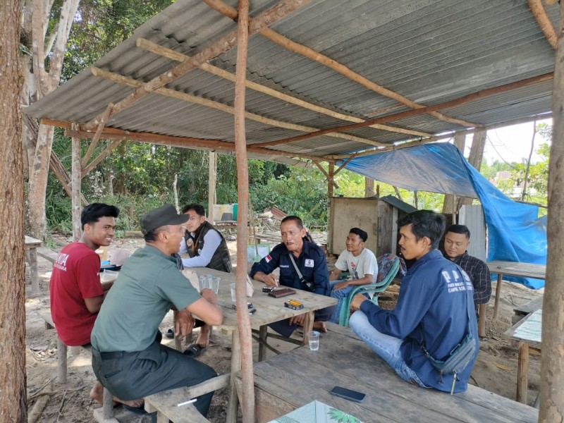 Babinsa Sertu Joko Purnomo Gelar Komsos Ajak Warga Bencah Umbai Jaga Kebersihan dan Kesehatan