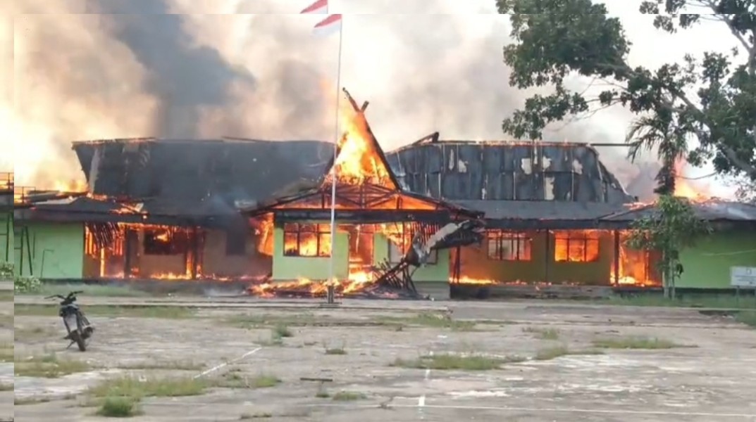 Kantor Camat Enok di Inhil Terbakar, Pelayanan Lumpuh Total