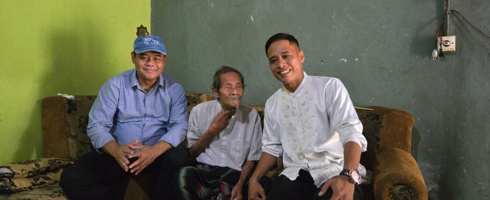Senator Riau Abdul Hamid Santuni Lansia Miskin di Pelalawan