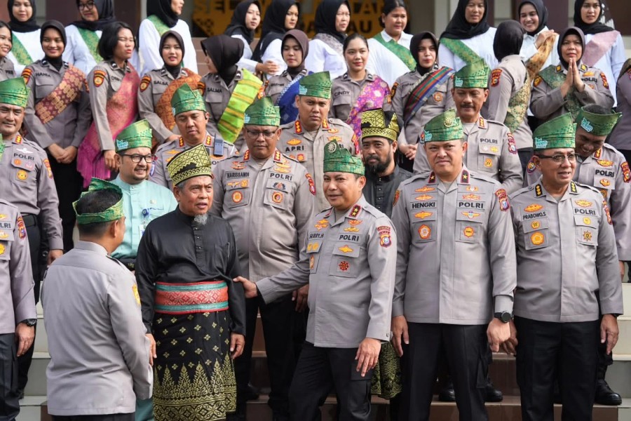 Polda Riau Tetapkan 20 Februari sebagai Hari Penggunaan Tanjak, Kapolda: Jaga Marwah Melayu dalam Setiap Tugas