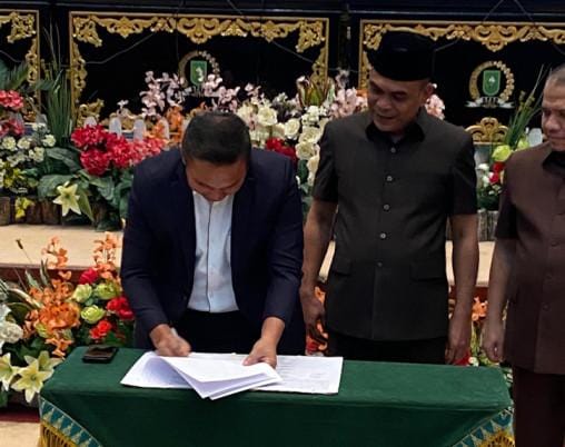 DPRD dan Gubernur Riau Sepakati KUA-PPAS Perubahan APBD 2025, Turun Rp 200 Miliar