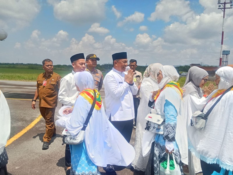 Bupati Anton Lepas Keberangkatan JCH Melalui Bandara Tuanku Tambusai Tahun 2026