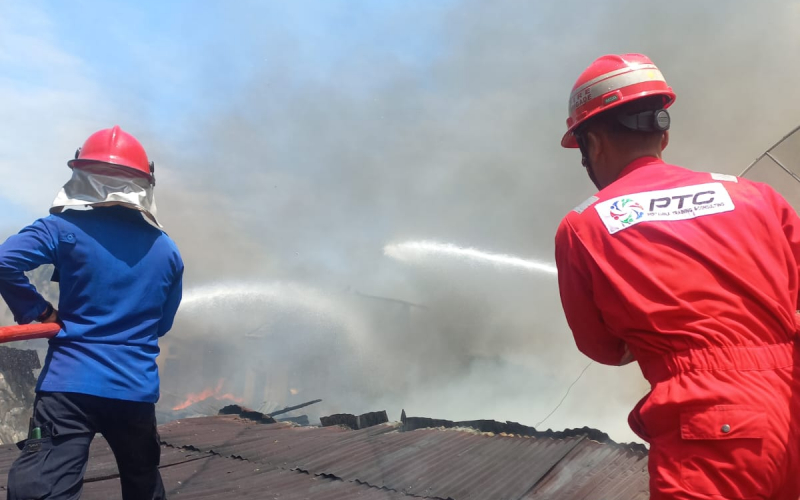 Lima Rumah Terbakar di Dumai, PT KPI Beri Bantuan Cepat dalam Pemadaman Kebakaran
