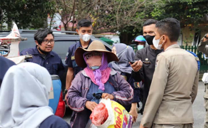 Belum Sebulan Ditertibkan, Gepeng Kembali Serbu Simpang Fly Over SKA Pekanbaru