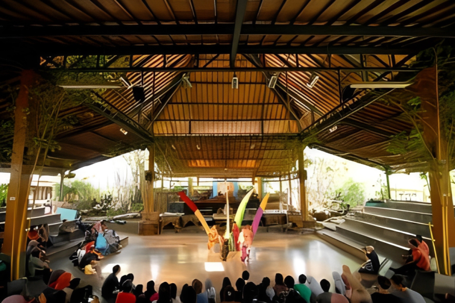 Jejak Simbol Sunda: Bagaimana Arsitektur Vernakular Menjaga Harmoni Manusia, Alam dan Leluhur