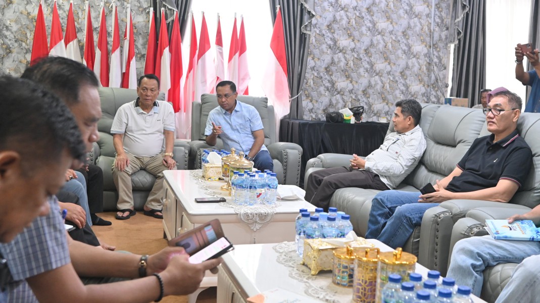 Bupati Rohil Pimpin Rakor Pendistribusian Bantuan untuk Korban Bencana Sumatera