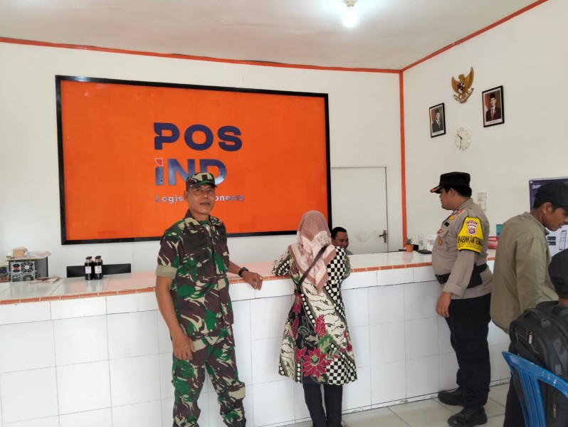 Babinsa Koramil 06/Kateman Amankan Penyaluran BSU di Sungai Guntung