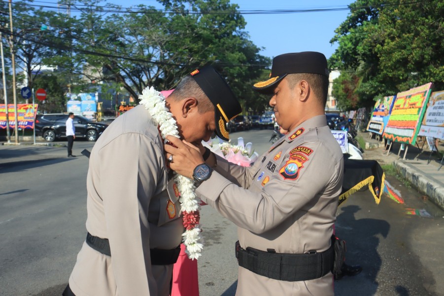 Welcome and Farewell Parade, AKBP Donny Eko Listianto Resmi Sambut Tongkat Komando Polres Indragiri Hilir