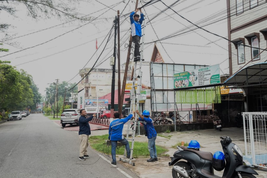 Wujudkan Kota Lebih Tertib, Diskominfotik Bengkalis Bersama APJII dan ISP Kembali Rapikan Kabel Fiber Optic