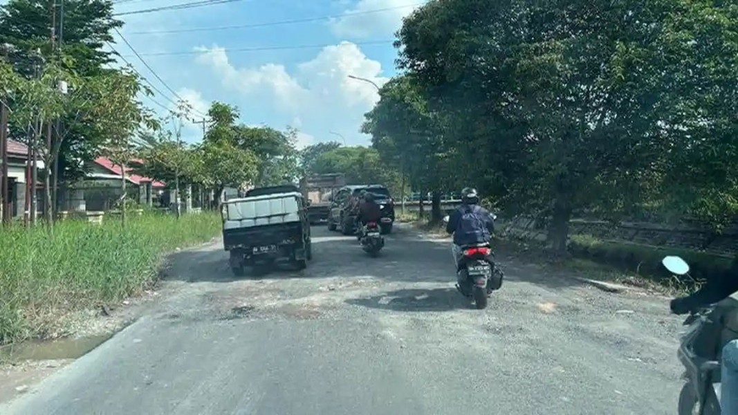Musim Hujan di Riau, Sejumlah Ruas Jalan Baru Diperbaiki Kembali Rusak