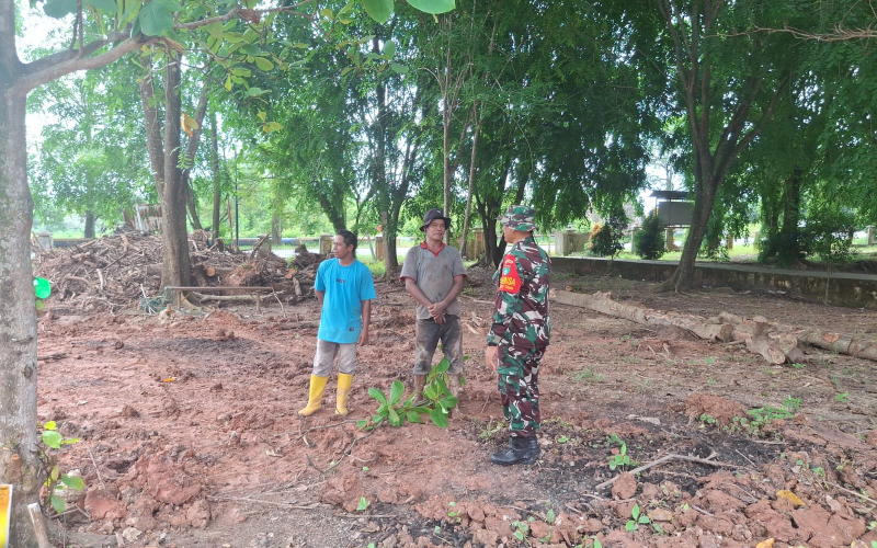 Babinsa Koramil 01/Dumai dan Security PHR Patroli Pengamanan Jalur Pipa Minyak
