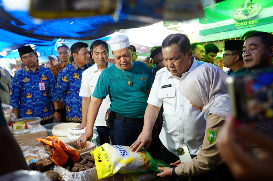 Plt Gubri SF Hariyanto Cek Stok dan Harga Pangan di Pasar Cik Puan: Ada Pelanggaran Kami Tindak Tegas!