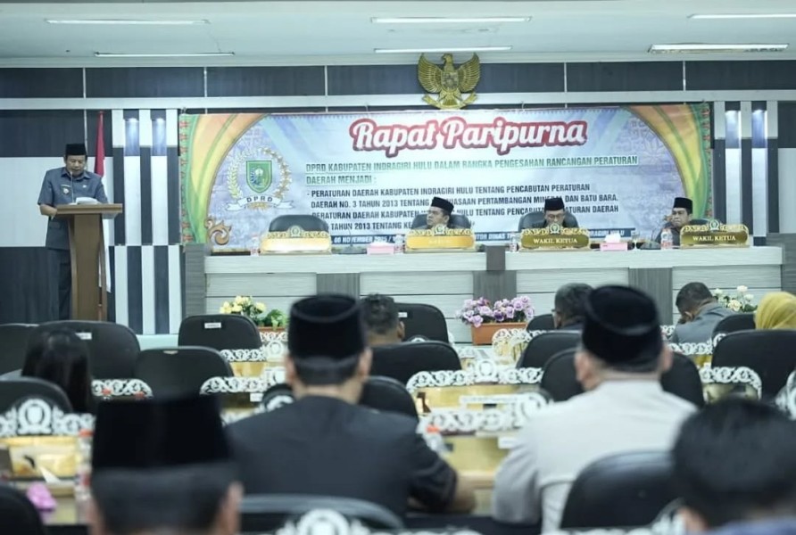 Dihadiri Wabup Hendrizal, DPRD Inhu Sahkan Pencabutan Dua Perda