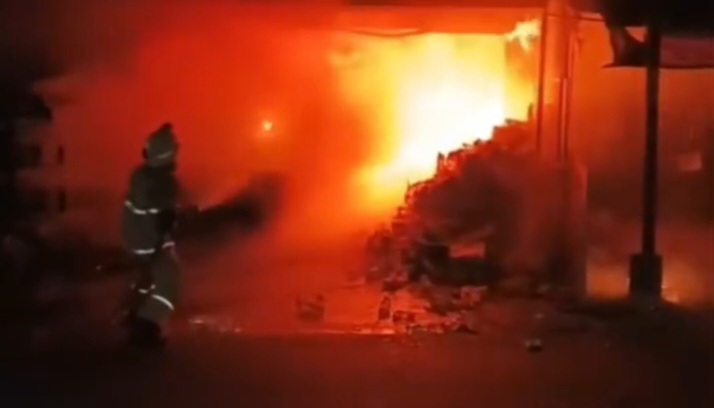 Anak 7 Tahun Tewas dalam Kebakaran Kios di Pekanbaru, Api Melalap Bangunan Saat Warga Terlelap