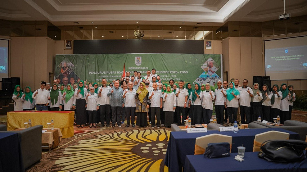 Arsadianto Rahman Lantik Pengurus Pusat IKASMANSA Pekanbaru 2025–2030