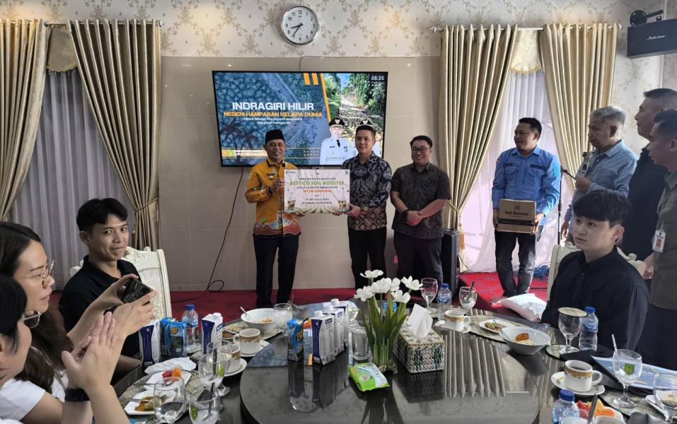 Bupati Inhil Sarapan Pagi Bersama Tim Hilirisasi Kelapa Bappenas dan Investor
