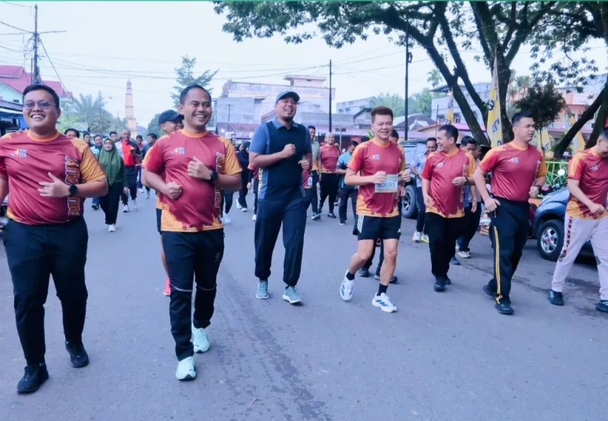 Bupati Ade Ramaikan Riuh Run Kodim 0302 Inhu