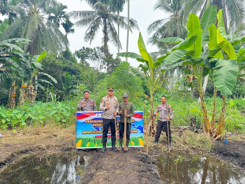 Wujudkan Swasembada Pangan, Kapolsek KSKP Tembilahan Pimpin Penanaman Jagung