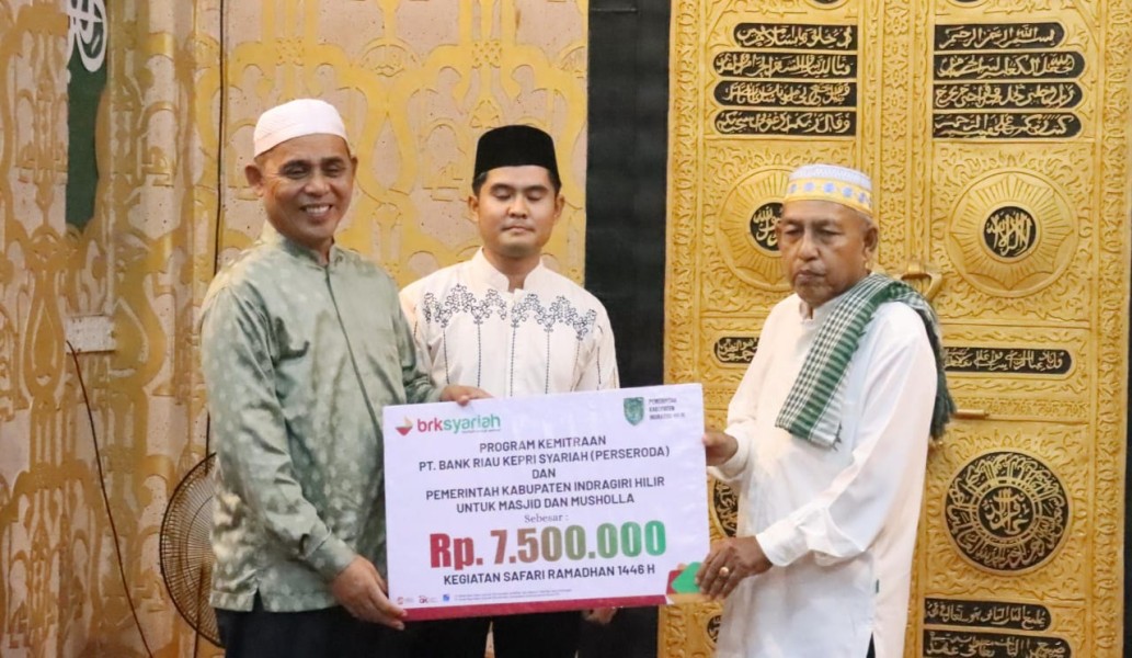 Safari Ramadhan di Masjid An-Nur, Bupati Inhil Serahkan Bantuan CSR BRK