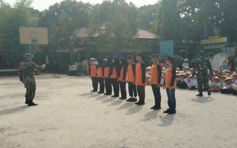 Babinsa Koramil 01/Dumai Gembleng 288 Siswa Baru SMPN 3 Dumai Lewat Pelatihan PBB