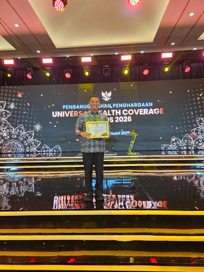 Pekanbaru Terima Penghargaan UHC Award Kategori Madya dari Pusat
