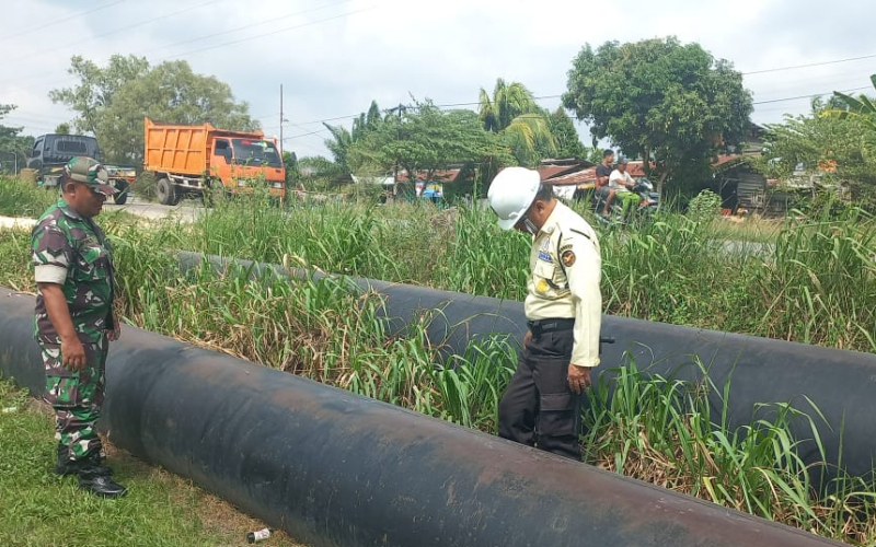 Di Infrastruktur Vital Nasional, Babinsa Koramil 02 Patroli Karhutla