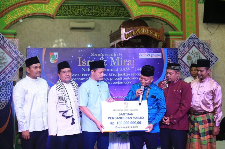 Wako Agung Hadiri Peringatan Isra Miraj di Marpoyan Damai, Salurkan Bantuan Pembangunan Masjid