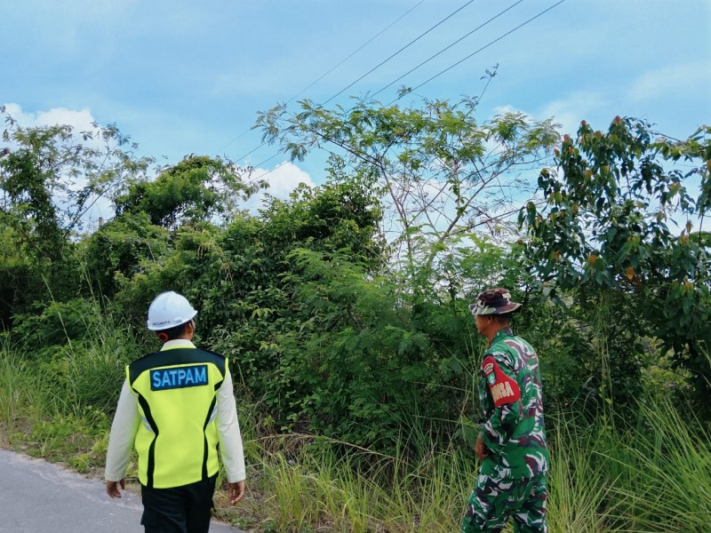 Serda Mayus Maruli Patroli Karhutla di Dusun Lukut, Pastikan Wilayah Minas Bebas Titik Api