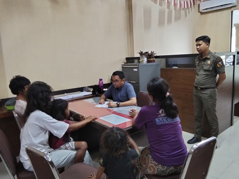 Viral Sekeluarga Mengemis, Dinsos Pekanbaru Lakukan Penanganan Cepat