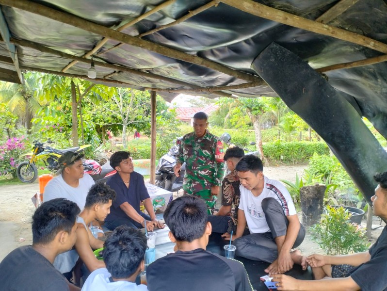 Babinsa Koptu Salomo Sembiring Ajak Warga Minas Jaya Peduli Kesehatan Lewat Komsos