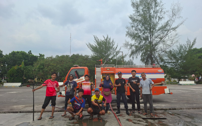Peduli Fasilitas Olahraga, RRS dan PORSEROSI Dumai Bersihkan Lapangan Bukit Gelanggang