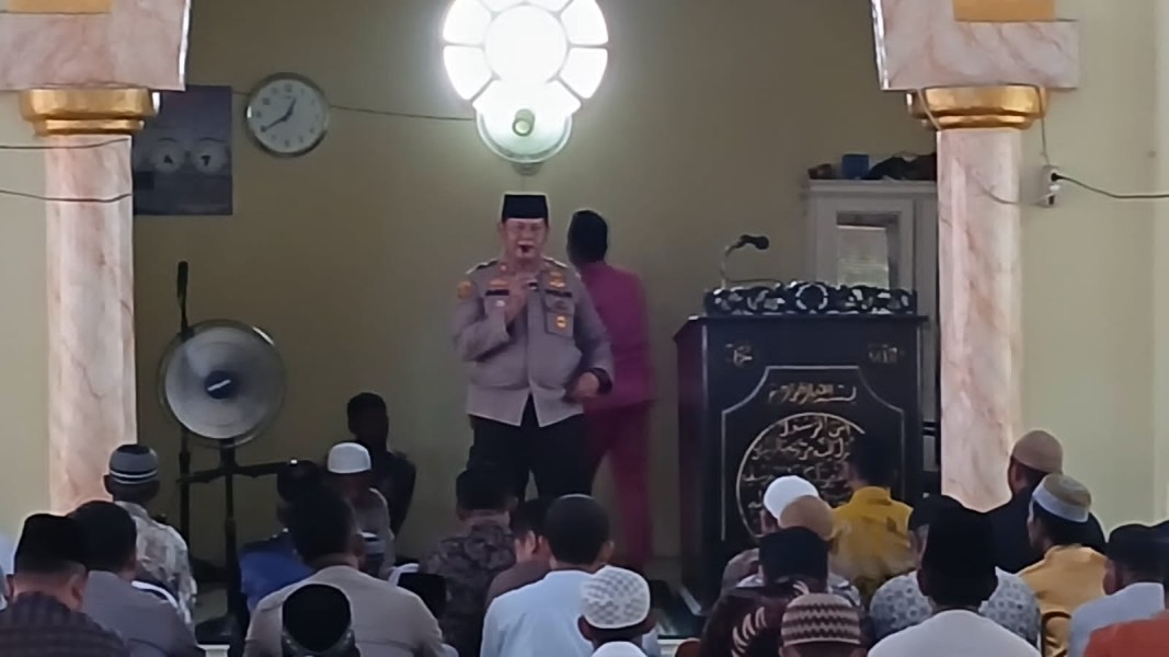Kapolsek Kampar Ajak Masyarakat Pulau Sarak Bersinergi Jaga Kamtibmas! Silaturahmi di Masjid Babussalam Jadi Momentum!