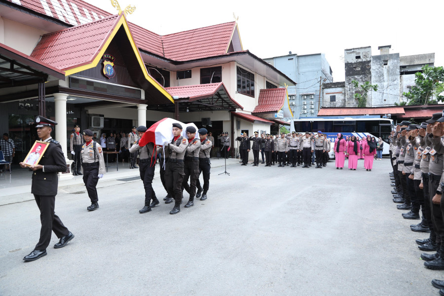 Polres Inhil Lepas Almarhum Iptu Fauzan dengan Upacara