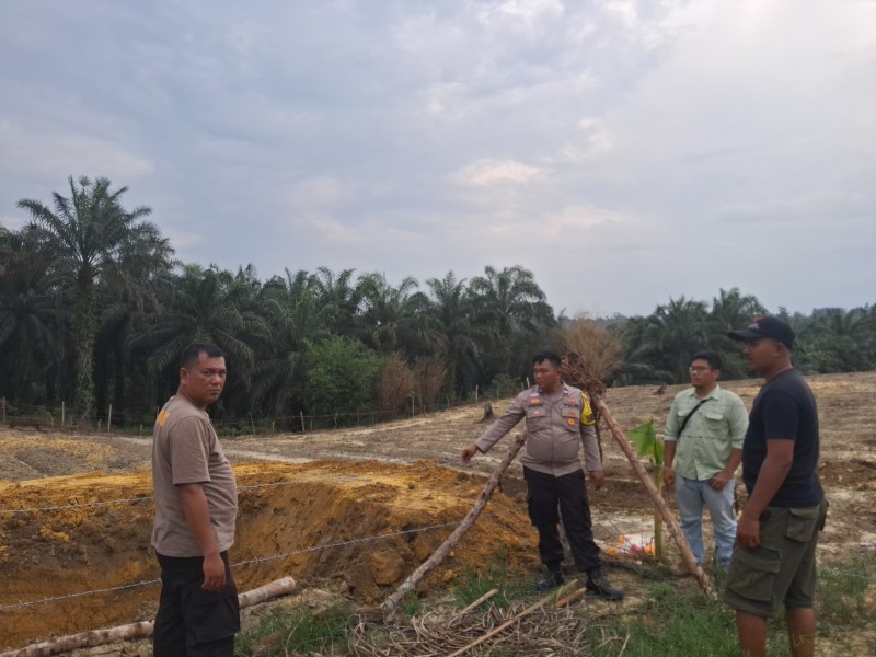 Polsek Minas Tinjau Lahan Jagung Pipil dan Pembangunan Empat Kolam Air Program Ketahanan Pangan di Kampung Rantau Bertuah