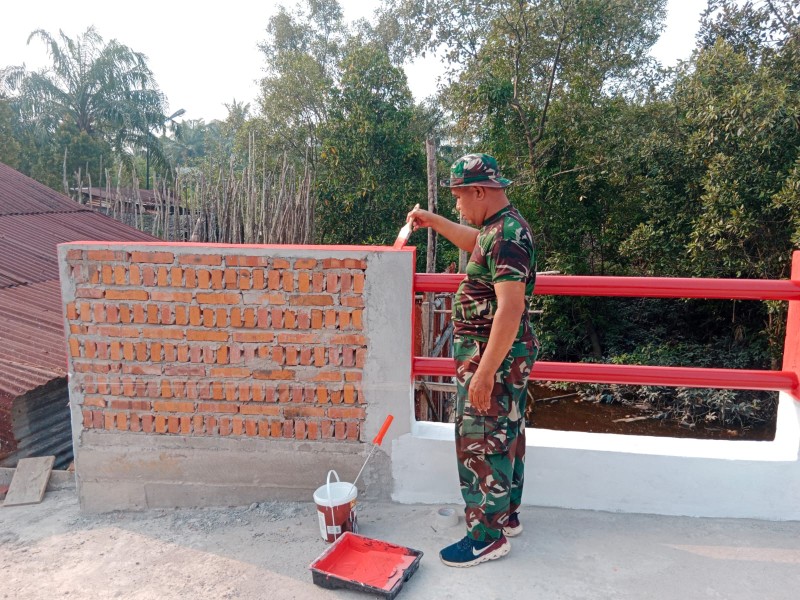 Percepat Akses Warga, Kodim 0320 Dumai Kawal Pembangunan Jembatan Beton di Purnama