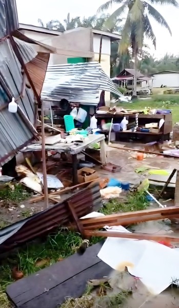 Puting Beliung Terjang Mundam, Tiga Rumah Warga Rusak Parah